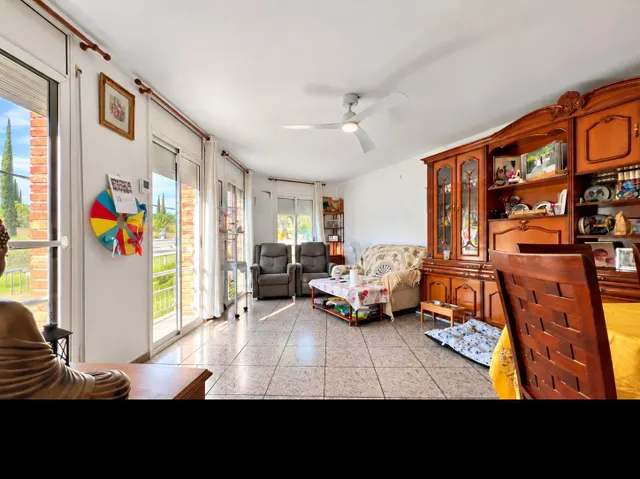 Vivienda luminosa con garaje privado y terraza en una tranquila calle de Gavà — 6