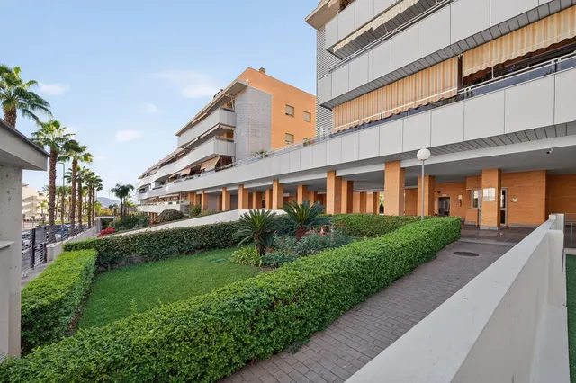 Calidez y Estilo: Tu Nuevo Hogar en Olas de Procusan, Torremolinos — 27