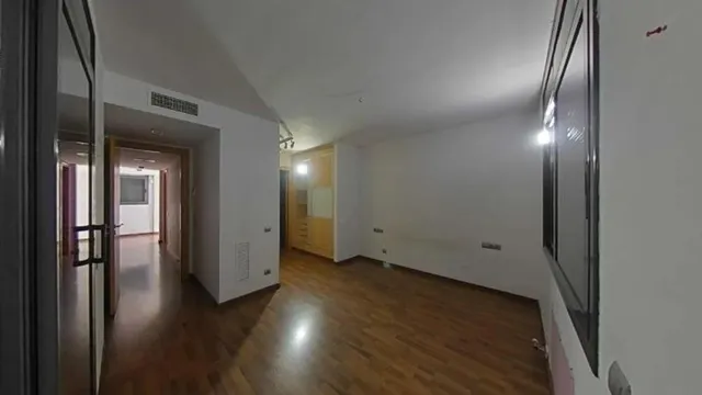 Gran casa con garaje y piscina — 8