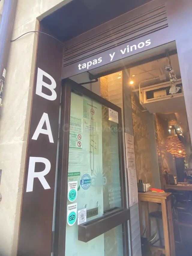 TRASPASO: GASTRO-BAR PREMIUM EN PLENO RENDIMIENTO - foto 4