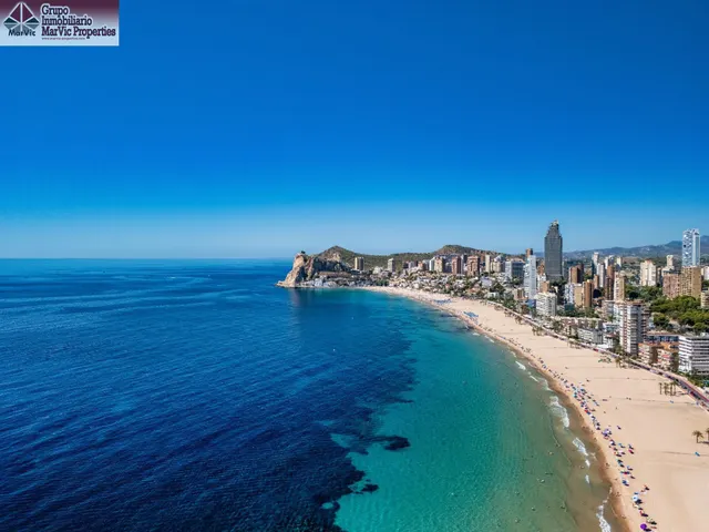 LUMINOSO PISO DE 2 DORMITORIOS EN PLAYA DE PONIENTE, BENIDOR - foto 3