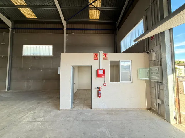 Nave Industrial en Alquiler de 330 m2 + 210 m2 de Patio | 540 m2 de Parcela — 10
