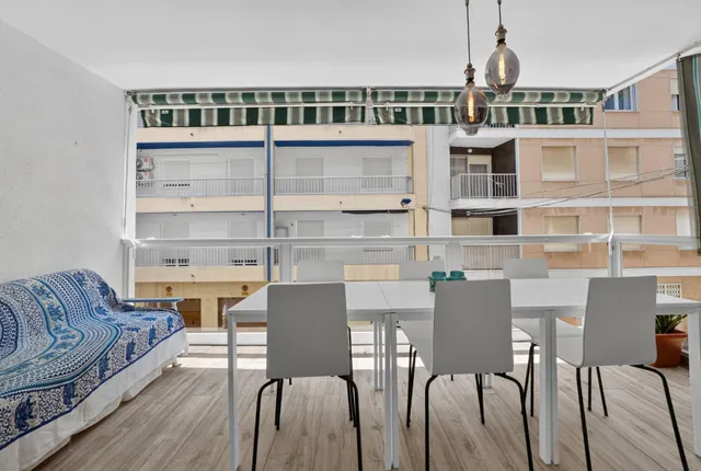 APARTAMENTOS SOLEADOS JUNTO A LA PLAYA — 19