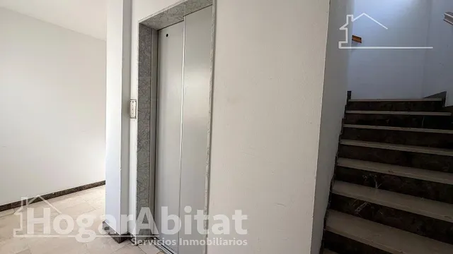 ¡espectacular, con buenas vistas! alto, amplio y luminoso con balcón y ascensor — 38