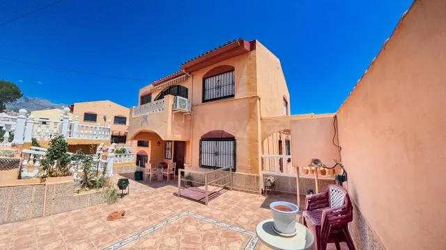 Chalet individual de 5 dormitorios, apartamento independient - foto 4