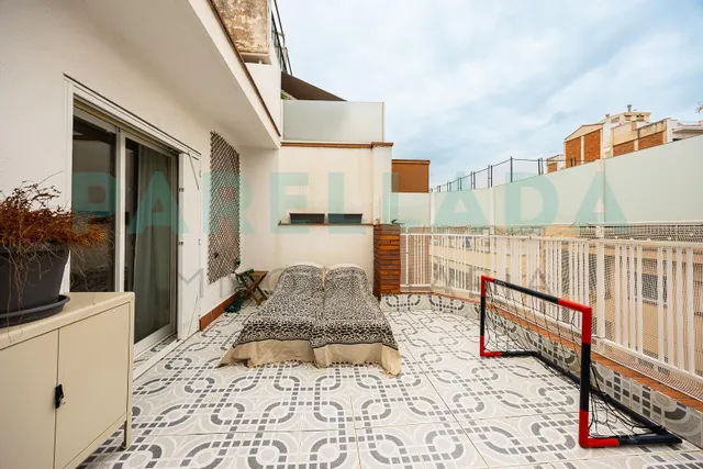 Ático exclusivo con dos terrazas y vistas al mar en el centro de Badalona — 38