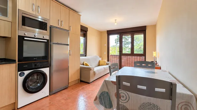 APARTAMENTO A POCOS METROS DE LA PLAYA DE COBRECES - foto 3