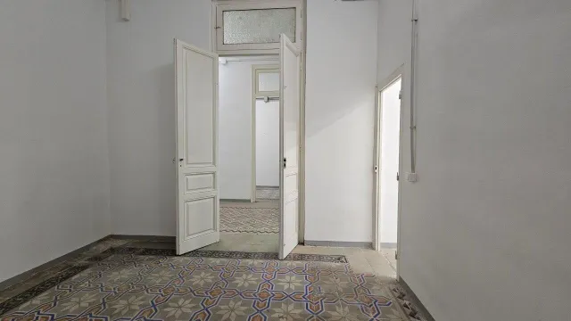 Edifificio neoclasico en el centro de Figueres. — 9