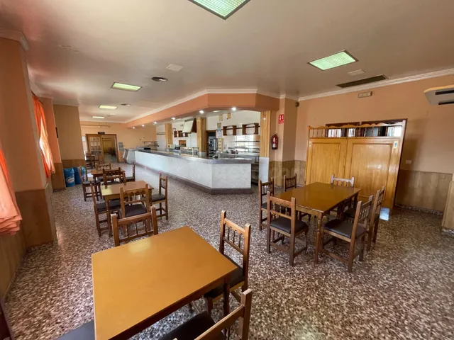 Amplio local comercial acondicionado para hostelería en La P - foto 5