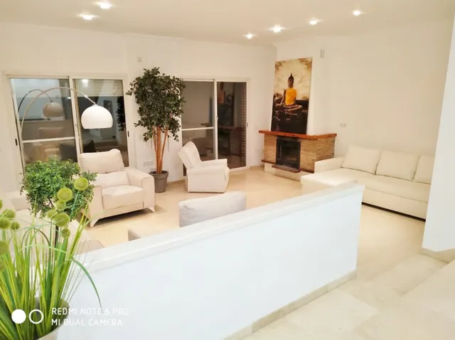 Exclusivo adosado en vistahermosa, Alicante — 439 m2 y dos grandes terrazas — 46