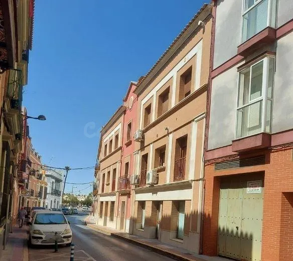 SE VENDE casa OKUPADA en Calle Canonigo Nº 11 Dos Hermanas ( - foto 3