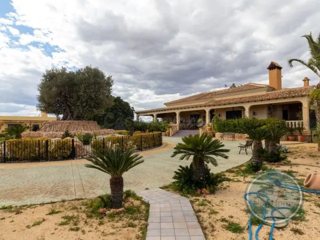 Casa 5 habitaciones 450m² en venta - Valverde — 2