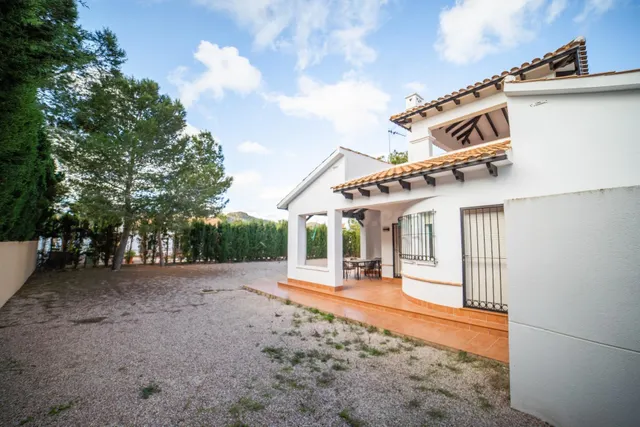 Casa unifamiliar de 3 dormitorios y 2 baños en Las Palas - foto 3