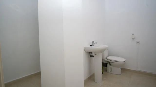 ENTREPLANTA PREPARADA PARA NEGOCIO, OFICINAS O SIMILAR — 11