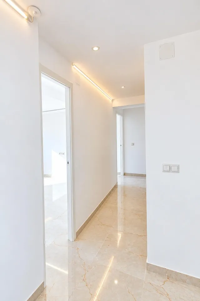 Se vende atico 5 habitaciones  totalmente reformado con vistas al mar  en pleno centro d Benidorm — 20