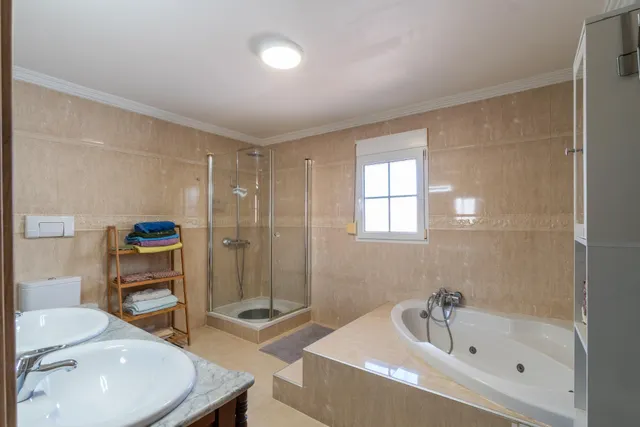 CHALET independiente con piscina privada y parcela segregable de 809 m2 en Torreta Florida — 38