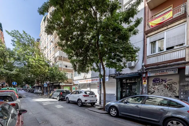 PISO REFORMADO EN VENTA · PEDRO ANTONIO DE ALARCÓN · GRANADA — 23