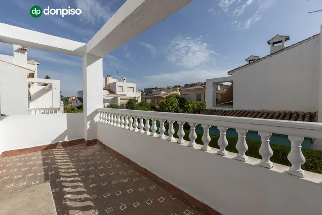 Exclusiva vivienda con piscina en la zona del Serrallo con piscina comunitaria — 31