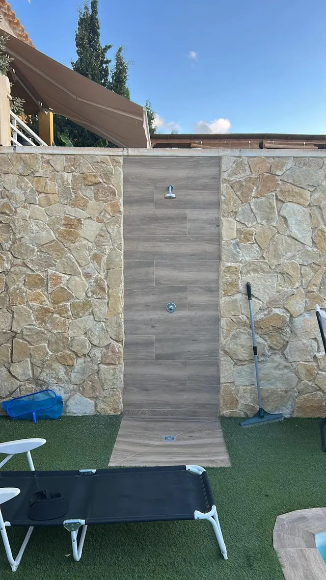 Bungalow Reformado en Montesol: Naturaleza y Confort - foto 2