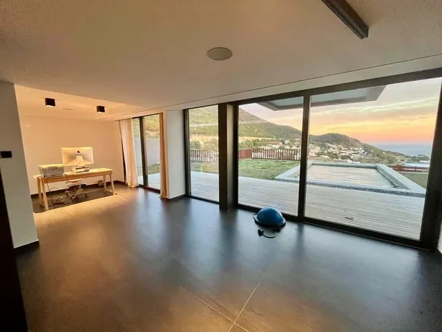 VENDEMOS UNA ELEGANTE Y MODERNA VILLA CON IMPRESIONANTES VISTAS AL MAR!! — 19