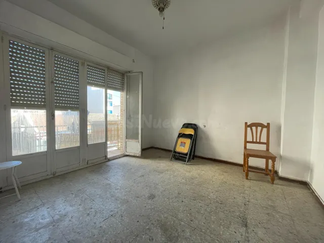 Amplio apartamento a reformar de 190m2 en el centro de Guard - foto 3