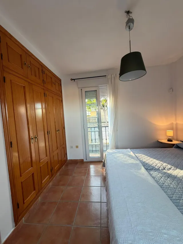 Adosado de esquina con jardín, dos terraza, dos plazas de garaje a 700 m de la playa — 35