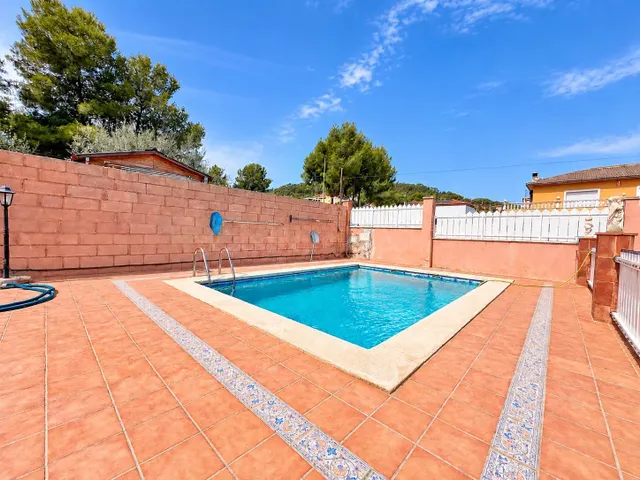Casa independiente con piscina y 681 m2 de parcela en Mas Bo - foto 2