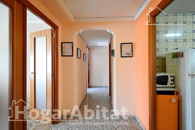 Muy amplio con balcón, exterior y muchísima luz natural — 27