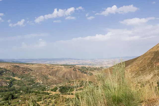 En Venta Maravilloso Paraje Natural, a medio camino entre Granada y Sierra Nevada, a veinte minutos en coche, desde cada una de ellas. — 2