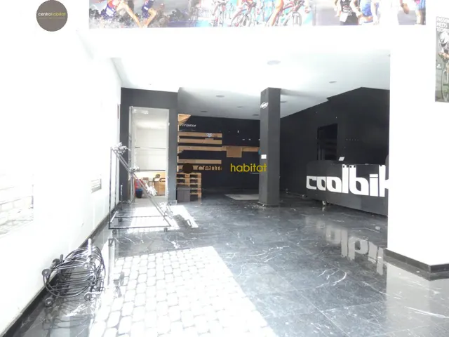 Local en Av/ Reina Victoria (Elda) — 2