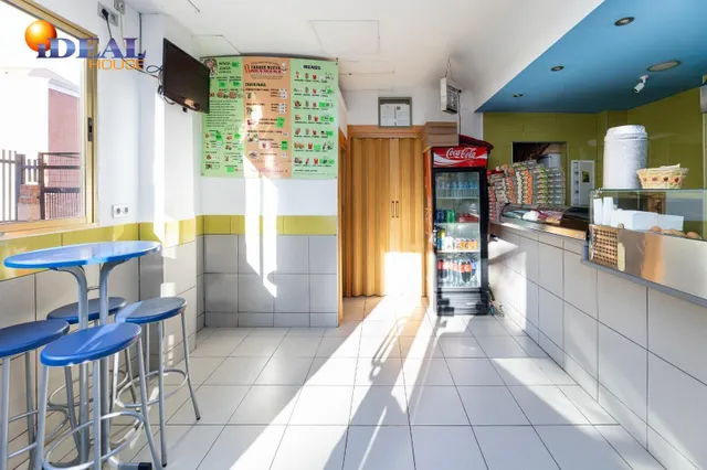 VENTA DE LOCAL EN URBANIZACION PARQUE NUEVA GRANADA (GRANADA) — 4
