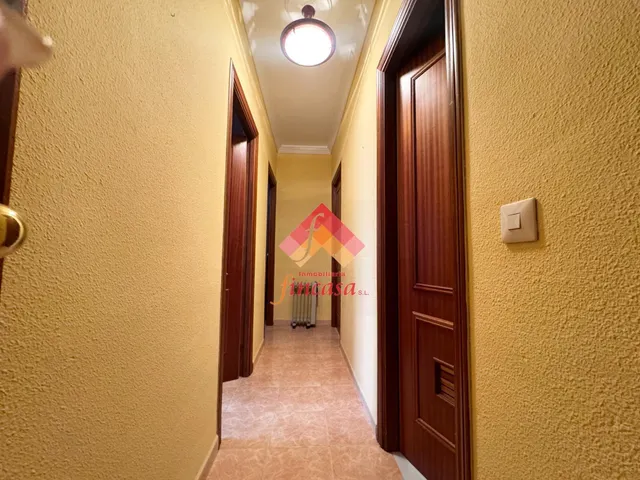 ¡AMPLIO PISO CON COCHERA CERRADA EN EL CENTRO! — 10
