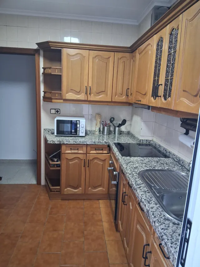 Amplio piso de cuatro dormitorios con muebles a estreno. — 11