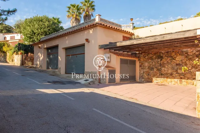 Exclusiva casa en venta en Cala Canyellas en Lloret de Mar — 40