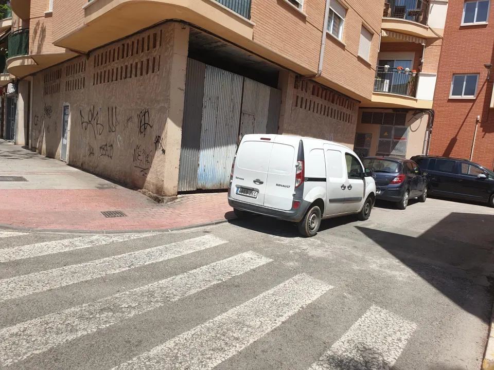 Amplio bajo comercial de 395 m2 en Alcantarilla