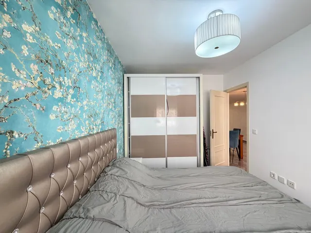 Apartamento reformado con vistas al mar con garaje incluido. 2 dorm. 1 baño. con superficie de 65 m2. playa a 100 metros. — 23