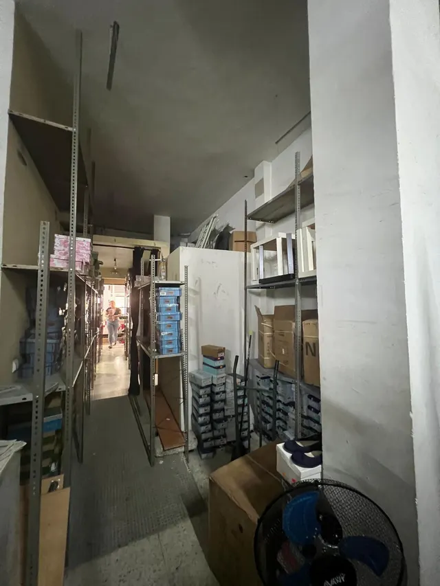 ESTUPENDO LOCAL EN ZONA SUR — 5