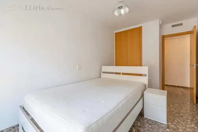 Ref 04380 Piso en Mura, con ascensor y aire acondicionado. — 11