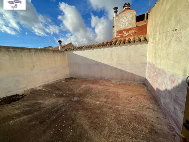 Amplia Casa en el centro de Valdeganga con Posibilidades de Reforma — 17