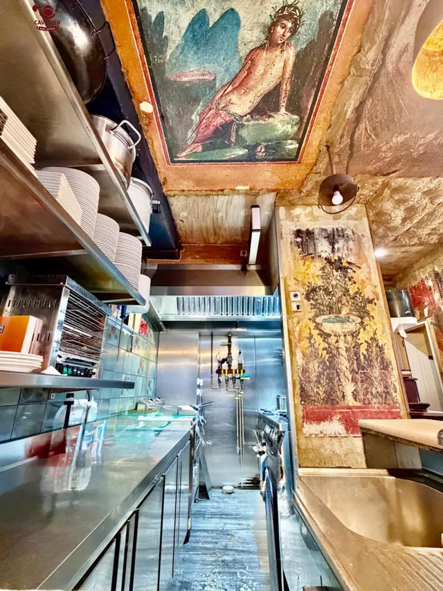 Espectacular Bar Restaurante en el centro urbano con una superficie de 200m2 distribuidos en una planta comercial de 110m2 más almacén de 90m22 — 16