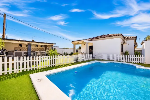 Chalet ideal para vivir todo el año, en la entrada de Chiclana. — 4