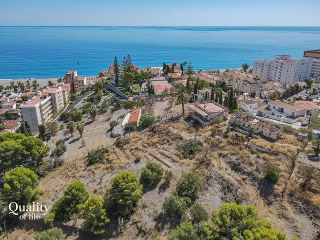 FINCA CON VISTAS AL MAR · DOBLE ACCESO · A 2 MINUTOS DE LA PLAYA · GRAN POTENCIAL RESIDENCIAL — 6