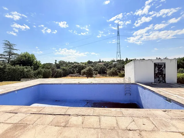 VENTA EN PLENO DOMINIO · Gran chalet de 545 m2 con placas solares y parcela privada de 3.000 m2 · Boadilla del Monte — 47