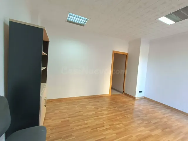 ¡Ideal para tu negocio! Alquiler de local luminoso en zona Princesa Mercedes — 4