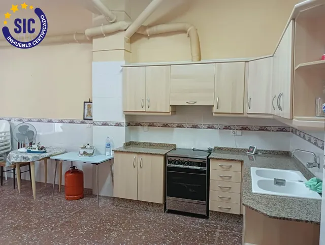LOCAL COMERCIAL EN PROCESO DE CAMBIO A VIVIENDA CON PLAZA DE GARAJE — 3