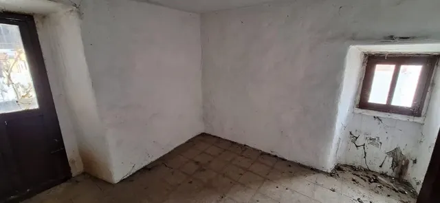 Casa de Pueblo en el Centro Histórico de Bembibre para Reformar — 19