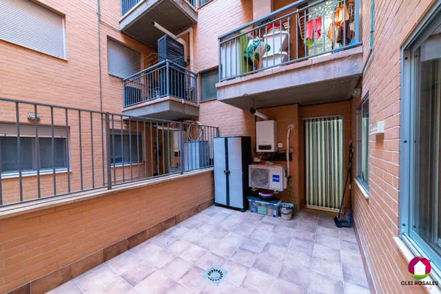 VIVIENDA DE PROTECCIÓN OFICIAL — 16