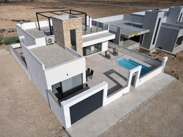 🌟 Villas de nueva construcción con piscina privada en Fuente
