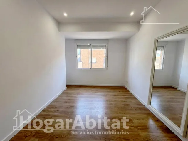 REFORMADO CON 4 DORMITORIOS Y BALCÓN — 18