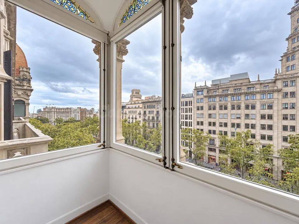Oficina de 184 m2 con carácter y mucha luz en Passeig de Gràcia